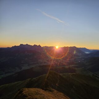 Paradiesische #Sonnenaufgang #Wanderung auf das #KitzbühelerHorn.
Traumhafte, fantastische #Wanderung auf das #Mitterhorn in den #LofererSteinbergen.
Einzigartige #Wanderung auf den #Hochkönig.
#einfachnurbärig.
#GästehausElisabethFieberbrunn
#FerienwohnungSaalbachFieberbrunn
#PillerseeTal #Fieberbrunn #Tirol