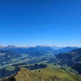 Was für eine wunderbare #Fernsicht in den #KitzbühelerAlpen, kombiniert mit traumhaften #Wanderungen. #einfachnurbärig.
#GästehausElisabethFieberbrunn
#FerienwohnungSaalbachFieberbrunn
#PillerseeTal #Fieberbrunn #Tirol
