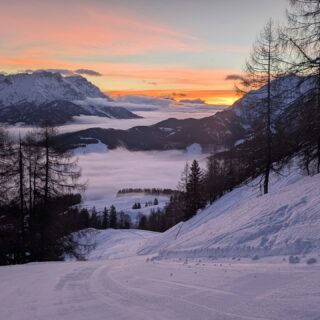 Fantastische Wanderung auf den #Lärchfilzkogel mit einem fabelhaften, wunderschönen Morgenrot. Die erste Abfahrt einfach nur ein Traum, #einfachnurbärig.
Das Leben genießen in den #KitzbühelerAlpen
#Skicircus #Saalbach #Hinterglemm #Leogang #Fieberbrunn
Das Leben genießen in den #KitzbühelerAlpen
#GästehausElisabethFieberbrunn
#FerienwohnungSaalbachFieberbrunn
#PillerseeTal #Fieberbrunn #Tirol
#daWerna