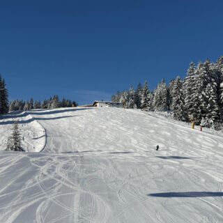 Den Urlaub und das Leben genießen in den #KitzbühelerAlpen, bei traumhaften Schneeverhältnissen auf allen Pisten bis ins Tal im
#Skicircus #Saalbach #Hinterglemm #Leogang #Fieberbrunn
#einfachnurbärig.
#GästehausElisabethFieberbrunn
#FerienwohnungSaalbachFieberbrunn
#PillerseeTal #Fieberbrunn #Tirol
#daWerna