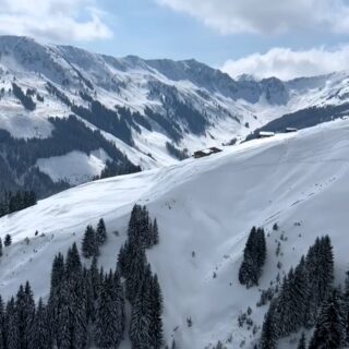 Täglich frischer #Neuschnee im #Skicircus #Saalbach #Hinterglemm #Leogang #Fieberbrunn, perfekte #Abfahrten auf allen #Schipisten im #Pulverschnee #einfachnurbärig.
Das Leben genießen in den #KitzbühelerAlpen
#GästehausElisabethFieberbrunn
#FerienwohnungSaalbachFieberbrunn
#PillerseeTal #Fieberbrunn #Tirol
#daWerna