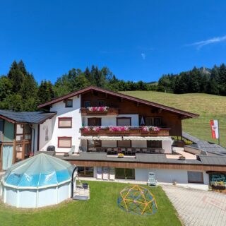 Fantastische, traumhafte #Wanderung von Flo heute früh auf die #Schönfeldspitze,
#einfachnurbärig.
Das Leben genießen in den #KitzbühelerAlpen
#GästehausElisabethFieberbrunn
#FerienwohnungSaalbachFieberbrunn
#PillerseeTal #Fieberbrunn #Tirol
#daWerna