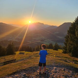 Fantastische, traumhafte #Wanderungen im #SteinernenMeer, im #WildenKaiser und in den #KitzbühelerAlpen.
Mit einem einzigartigen #Sonnenuntergang auf meiner/unserer #Buchensteinwand #einfachnurbärig.
#GästehausElisabethFieberbrunn
#FerienwohnungSaalbachFieberbrunn
#PillerseeTal #Fieberbrunn #Tirol
#daWerna