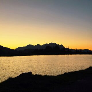 Traumhafter, fantastischer #Sonnenuntergang in den wunderschönen #TirolerBergen.
#einfachnurbärig.
Das Leben genießen in den #KitzbühelerAlpen
#GästehausElisabethFieberbrunn
#FerienwohnungSaalbachFieberbrunn
#PillerseeTal #Fieberbrunn #Tirol
#daWerna