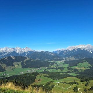 Vom frühen Morgen bis zum späten Abend immer wieder wunderschöne Aufnahmen und traumhafte Momente in unserer fantastischen #Bergwelt.
#einfachnurbärig.
Das Leben genießen in den #KitzbühelerAlpen
#GästehausElisabethFieberbrunn
#FerienwohnungSaalbachFieberbrunn
#PillerseeTal #Fieberbrunn #Tirol
#daWerna