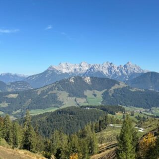 Fantastischer, traumhafter Start in einen goldenen Oktober.
#einfachnurbärig.
Das Leben genießen in den #KitzbühelerAlpen
#GästehausElisabethFieberbrunn
#FerienwohnungSaalbachFieberbrunn
#PillerseeTal #Fieberbrunn #Tirol
#daWerna