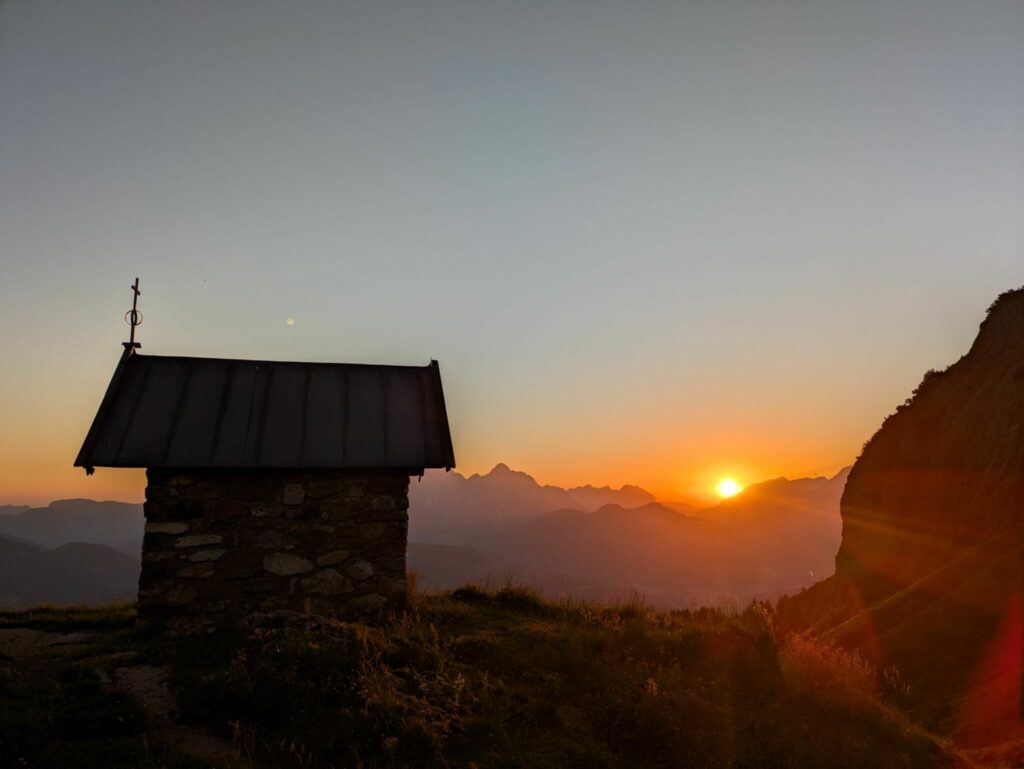 Sonnenaufgang an der Wildseeloderkapelle